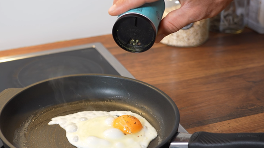 Hygienisch kochen mit dem GRAFT Gewürzstreuaufsatz